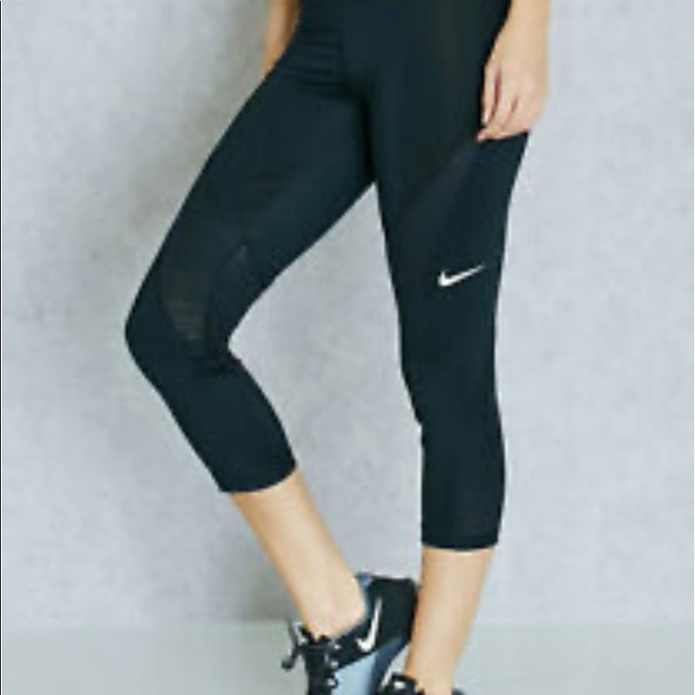 Nike Hyper Cool Capri Size Medium - image 1